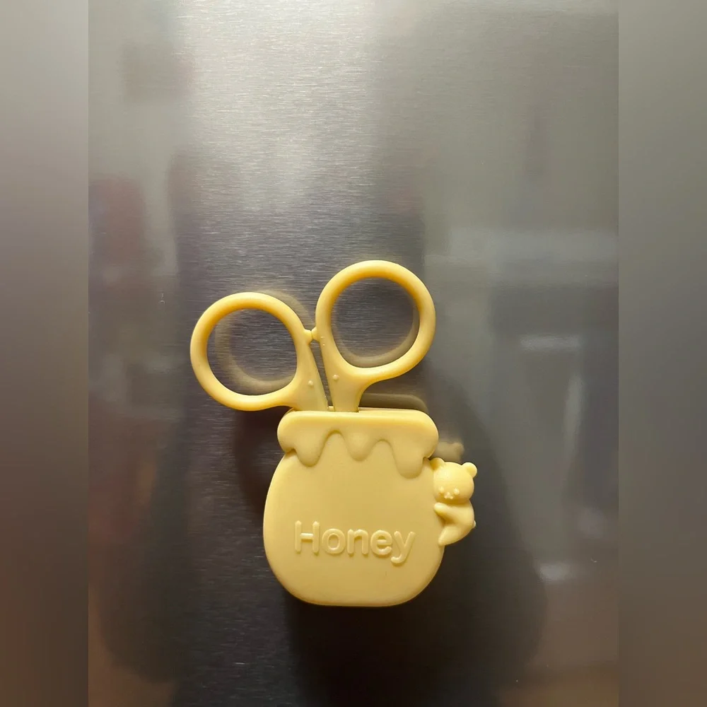 Daiso Mini Scissors with Magnet ( pick one )